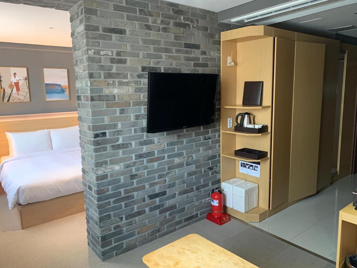 Vella Suite Hotel Suwon Exterior foto