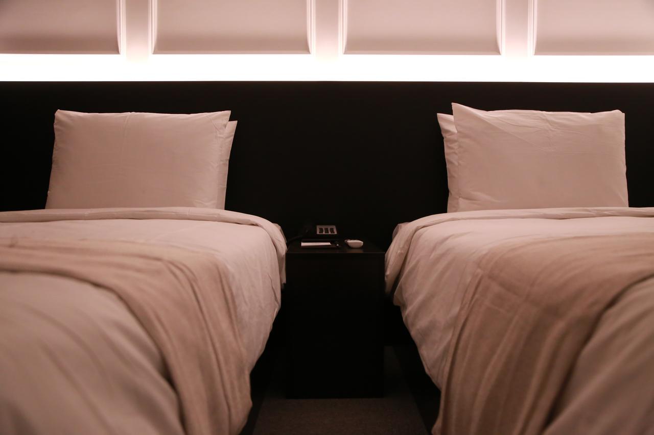 Vella Suite Hotel Suwon Exterior foto