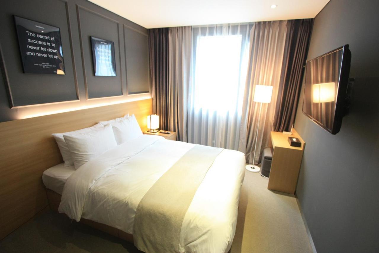 Vella Suite Hotel Suwon Exterior foto