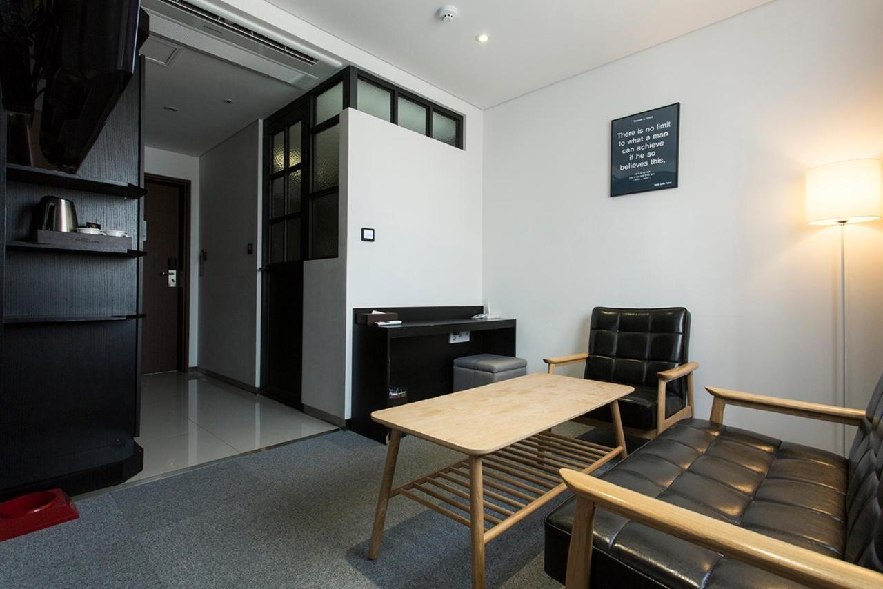 Vella Suite Hotel Suwon Exterior foto