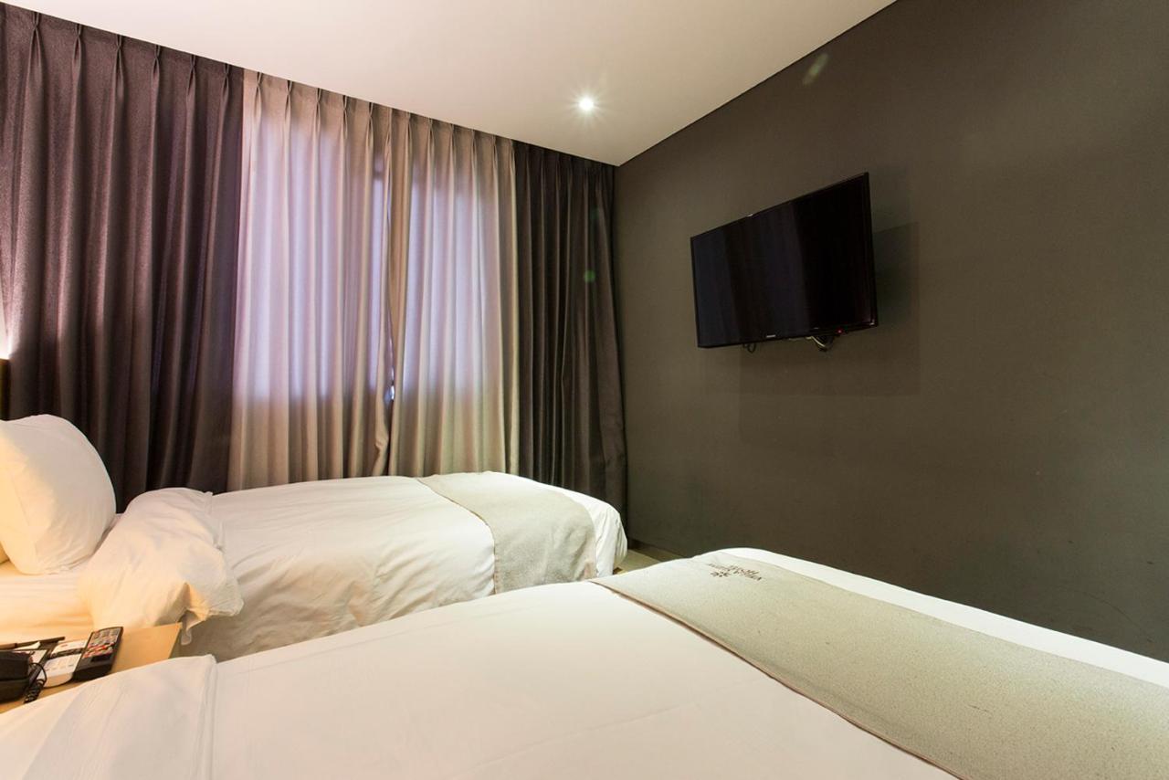 Vella Suite Hotel Suwon Exterior foto