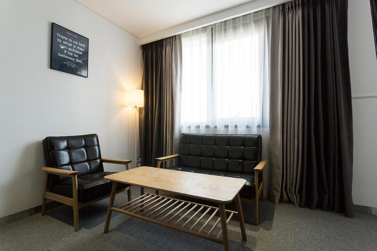 Vella Suite Hotel Suwon Exterior foto